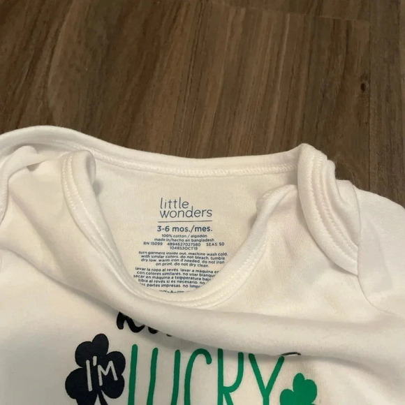 Little wonders 3-6 months St Patrick’s onesie - Picture 2 of 3